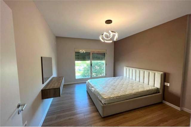 Tirane, jepet me qera apartament 2+1+BLK Kati 1, 95 m² 500 Euro (KOMPLEKSI USLUGA)