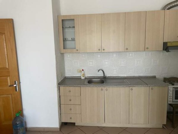 Tirane, jepet me qera apartament 2+1+BLK Kati 4, 100 m² 30.000 Leke (Fresku)