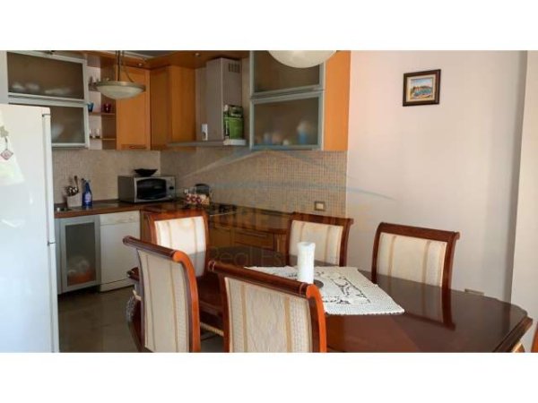 Tirane, jepet me qera apartament 1+1 Kati 2, 78 m² 600 Euro (Stadiumi Air Albania)