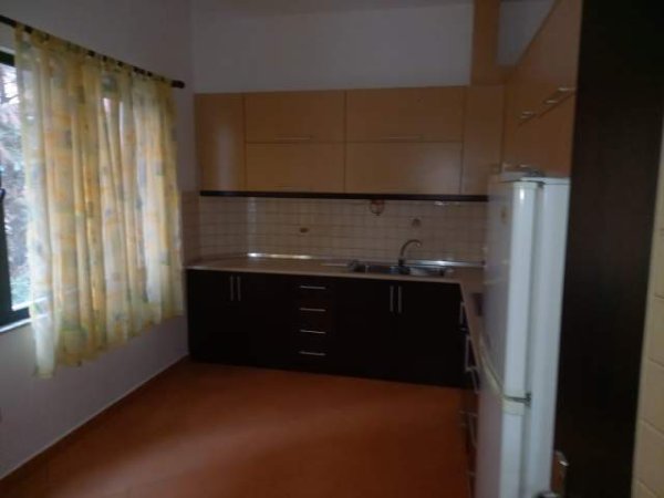 Tirane, jepet me qera apartament 3+1+BLK Kati 2, 175 m² 500 Euro (xorxh washington)