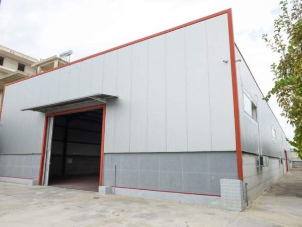 Fier, jap me qera magazine Kati 0, 1.800 m² 2.500 Euro (Portrez,Fier)
