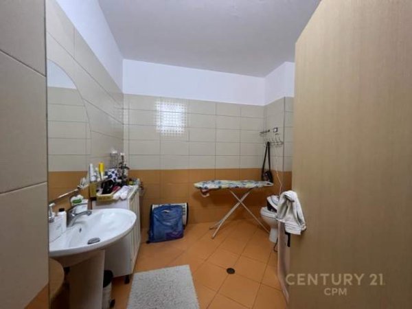 Tirane, jepet me qera apartament 2+1+BLK Kati 2, 114 m² 400 Euro