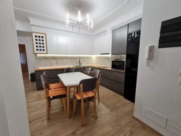 Tirane, jepet me qera apartament 2+1+BLK Kati 2, 120 m² 600 Euro (Kopshti zoologjik)