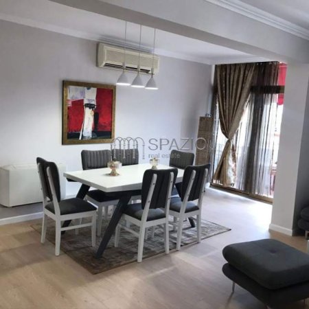 Tirane, jepet me qera apartament 3+1+BLK Kati 6, 100 m² 800 Euro (Sheshi Skenderbej)