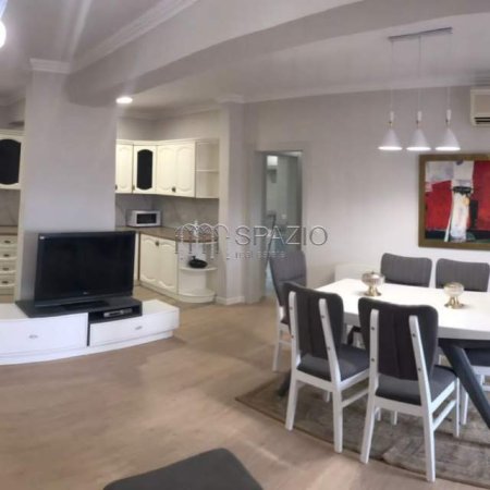 Tirane, jepet me qera apartament 3+1+BLK Kati 6, 100 m² 800 Euro (Sheshi Skenderbej)