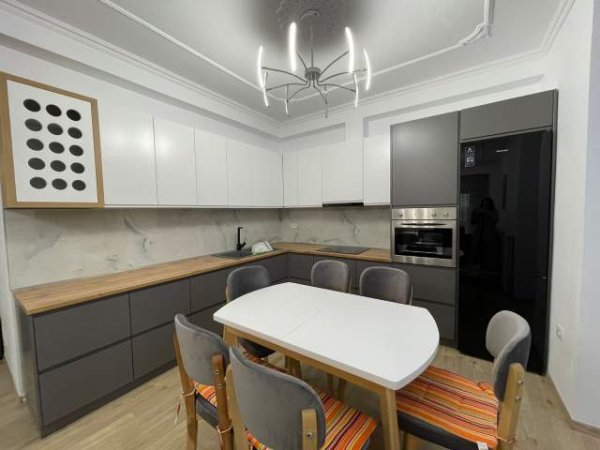Tirane, jepet me qera apartament 2+1+A+BLK Kati 2, 150 m² 600 Euro (kopshti zoologjik)