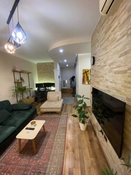 Tirane, jepet me qera apartament 2+1+A+BLK Kati 4, 100 m² 450 Euro (oxhaku)