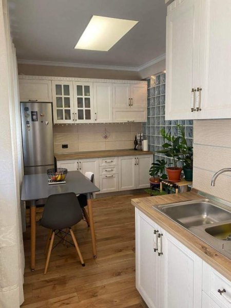 Tirane, jepet me qera apartament 2+1+A+BLK Kati 4, 100 m² 450 Euro (oxhaku)