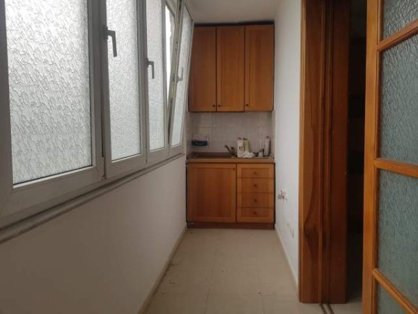 Tirane, jepet me qera apartament 2+1 Kati 4, 75 m² 300 Euro (treni)