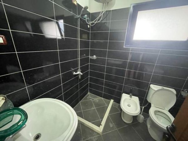 Tirane, jepet me qera apartament 1+1+BLK Kati 3, 75 m² 22.000 Leke (shkoze)