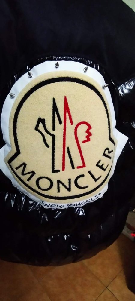 Tirane, shes Xhup moncler 600 Euro