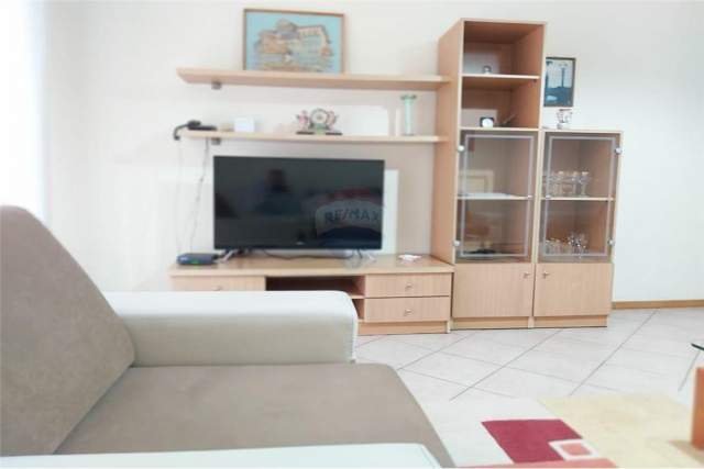 Tirane, jepet me qera apartament Kati 1, 82 m² 400 Euro (liceu artistik)
