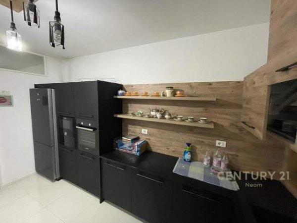 Tirane, jepet me qera apartament 2+1+BLK Kati 6, 112 m² 450 Euro (yzberisht)