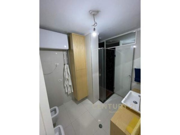 Tirane, jepet me qera 2+1 Kati 6, 112 m² 450 Euro (prane kmy, yzberisht)