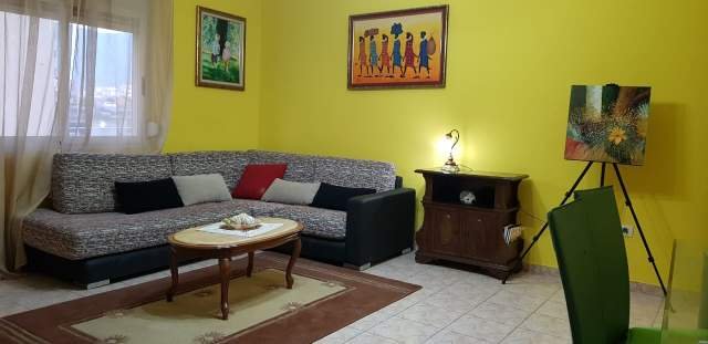 Tirane, jepet me qera apartament 1+1 Kati 4, 350 Euro