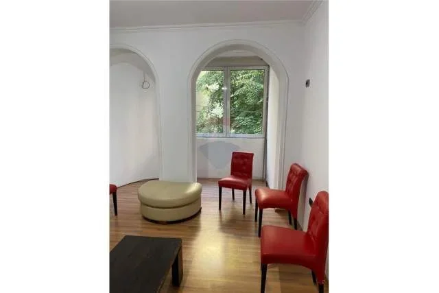 Tirane, jepet me qera apartament 2+1+A+BLK Kati 1, 98 m² 500 Euro (Bulevardi "Bajram Curri " - Lulishte 1 Maji - Tira)