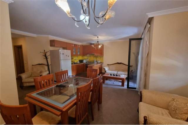 Tirane, jepet me qera apartament 3+1+BLK Kati 2, 137 m² 650 Euro