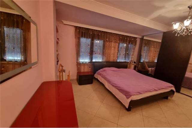 Tirane, jepet me qera apartament 3+1+BLK Kati 2, 137 m² 650 Euro