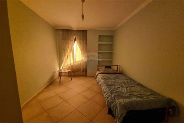 Tirane, jepet me qera apartament 3+1+BLK Kati 2, 137 m² 650 Euro