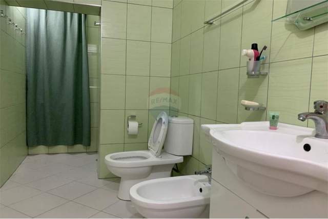 Tirane, jepet me qera apartament 2+1 Kati 4, 90 m² 650 Euro (Garda Bllok)