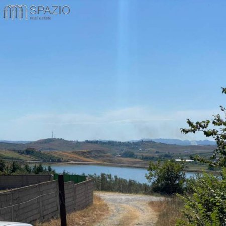 Durres, shes truall 2.700 m² 130.000 Euro (Maminas)