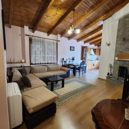 Tirane, jepet me qera apartament 2+1 Kati 8, 1.500 Euro (ish Garda)