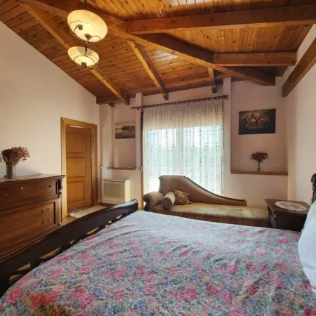 Tirane, jepet me qera apartament 2+1 Kati 8, 1.500 Euro (ish Garda)