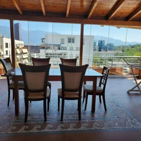 Tirane, jepet me qera apartament 2+1 Kati 8, 1.500 Euro (ish Garda)