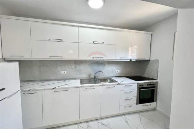 Tirane, jepet me qera apartament 2+1 Kati 1, 96 m² 500 Euro (myslym shyri)