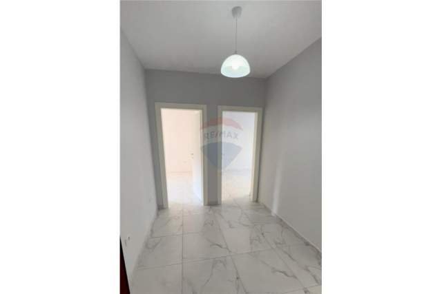 Tirane, jepet me qera apartament 2+1 Kati 1, 96 m² 500 Euro (myslym shyri)