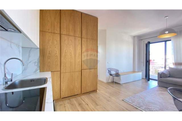 Tirane, jepet me qera apartament 2+1 Kati 1, 115 m² 500 Euro (21 Dhjetori)