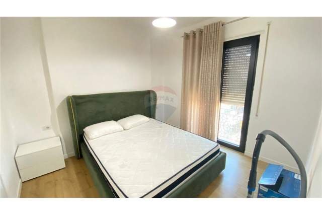 Tirane, jepet me qera apartament 2+1 Kati 1, 115 m² 500 Euro (21 Dhjetori)