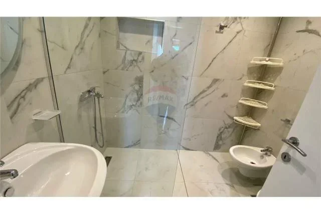 Tirane, jepet me qera apartament 2+1 115 m² 700 Euro (21 Dhjetori)