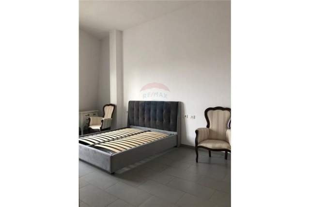 Tirane, jepet me qera apartament 2+1 Kati 9, 120 m² 550 Euro (RRUGA NDRE MJEDA)