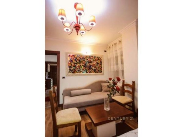 Tirane, jepet me qera apartament 1+1 Kati 2, 115 m² 350 Euro (Prane ish doganes)