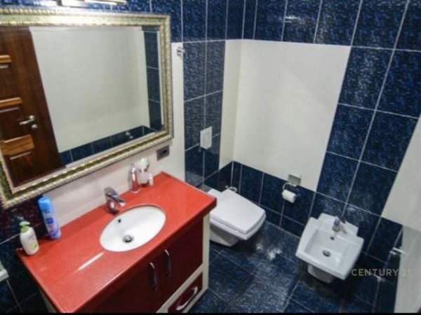 Tirane, jepet me qera apartament 1+1 Kati 2, 115 m² 350 Euro (Prane ish doganes)