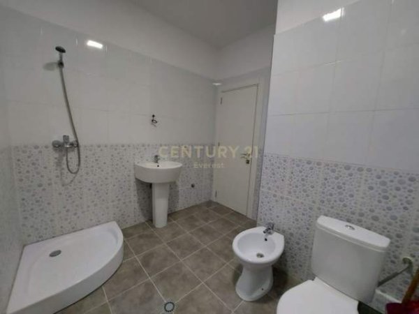 UNAZA E RE, SHITET APARTAMENT 1+1, Kati 5, 68 m² 68.000 Euro