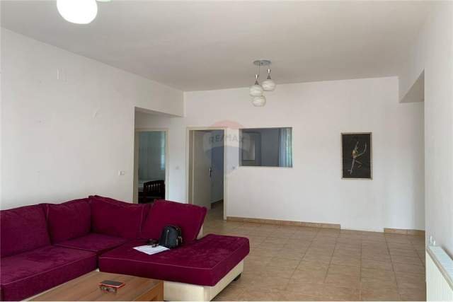 Tirane, jepet me qera apartament 4+1 Kati 2, 120 m² 400 Euro