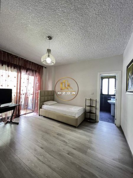Tirane, jepet me qera apartament 3+1+BLK Kati 3, 146 m² 1.000 Euro (Rruga e Kosovareve)