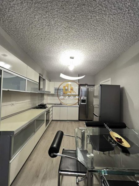 Tirane, jepet me qera apartament 3+1+BLK Kati 3, 146 m² 1.000 Euro (Rruga e Kosovareve)