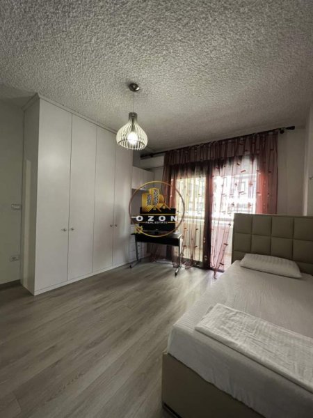 Tirane, jepet me qera apartament 3+1+BLK Kati 3, 146 m² 1.000 Euro (Rruga e Kosovareve)