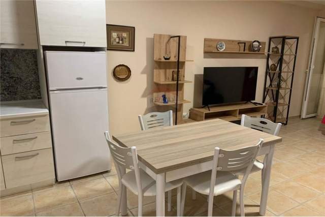 Tirane, jepet me qera apartament 1+1 Kati 7, 600 Euro