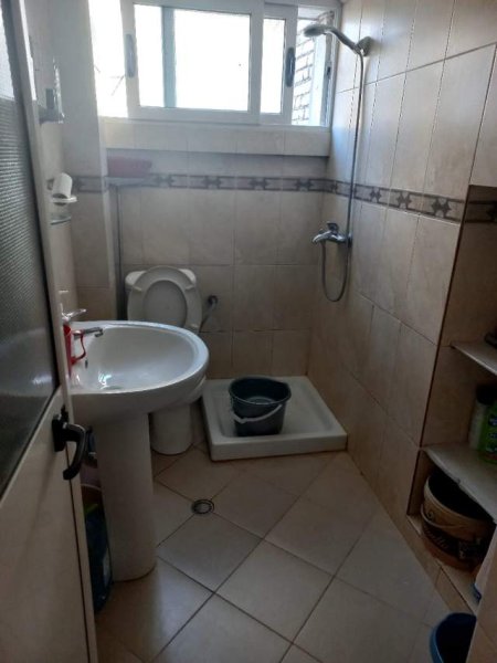 Tirane, jepet me qera apartament 3+1+A+BLK Kati 3, 77 m² 35.000 Leke (Rruga Ferit Xhajko)