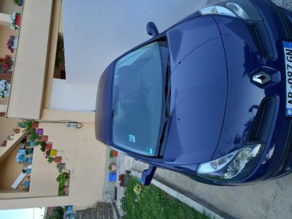 Tirane, shes makine Renault CliO III Viti 2007, 2.100 Euro