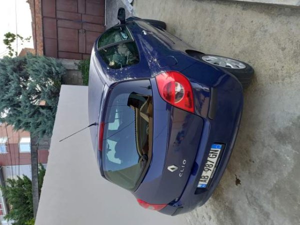 Tirane, shes makine Renault CliO III Viti 2007, 2.100 Euro