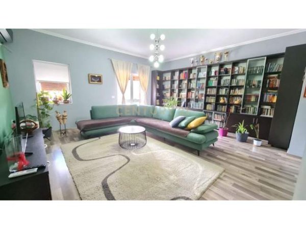 Tirane, shes apartament 3+1+A+BLK Kati 2, 160 m² 179.000 Euro (Gjimnazi Cajupi)