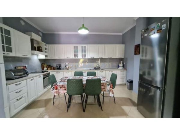 Tirane, shes apartament 3+1+BLK Kati 2, 160 m² 179.000 Euro (Gjimnazi Cajupi)