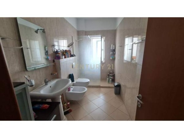 Tirane, shes apartament 3+1+A+BLK Kati 2, 160 m² 179.000 Euro (Gjimnazi Cajupi)