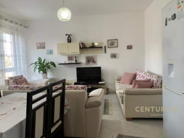 Tirane, jepet me qera apartament 1+1+BLK Kati 2, 82 m² 500 Euro (kompleksi magnet)