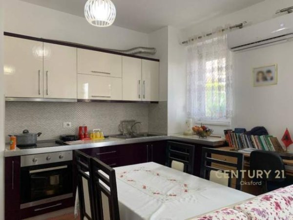 Tirane, jepet me qera apartament 1+1+BLK Kati 2, 82 m² 500 Euro (kompleksi magnet)